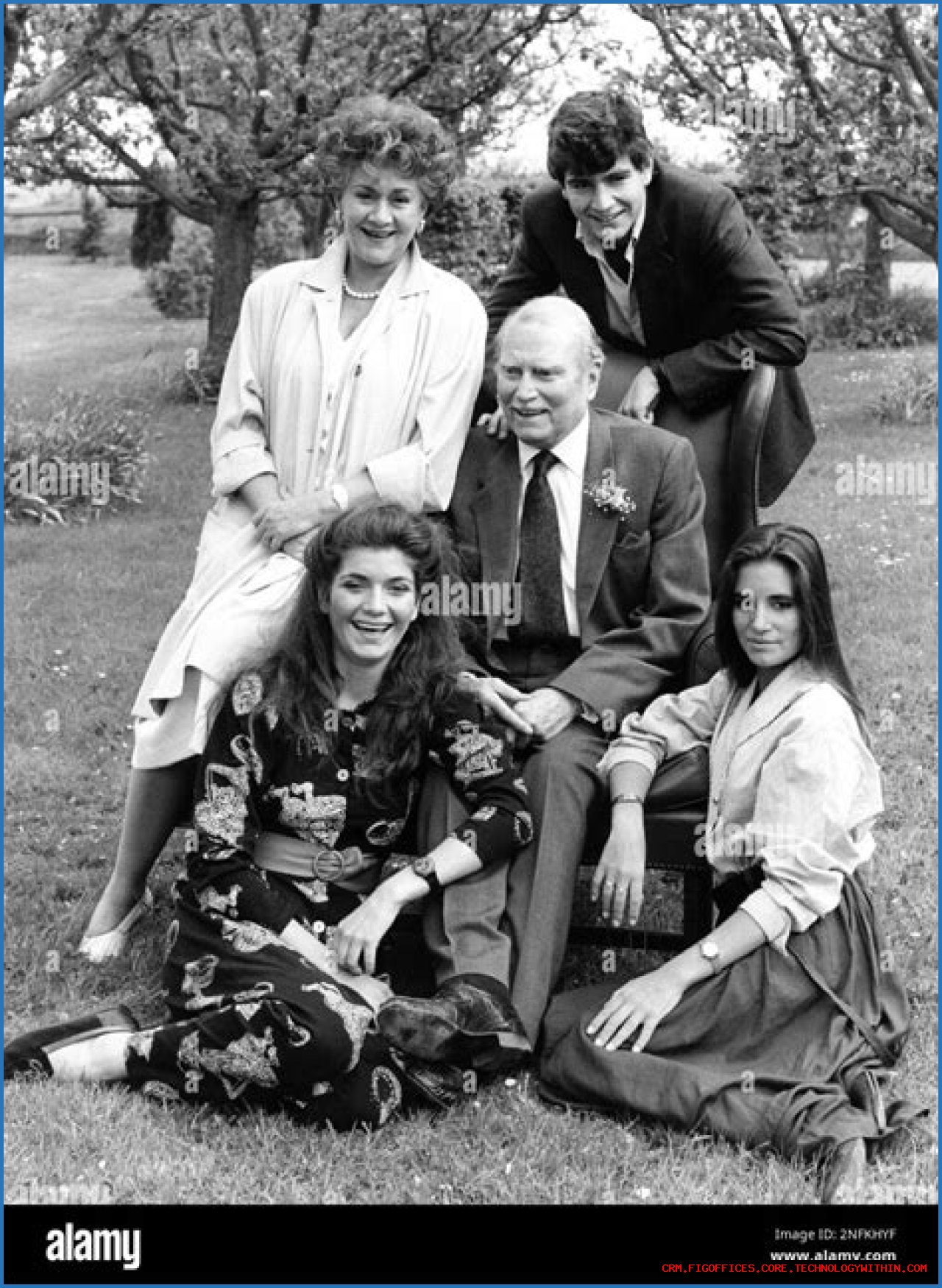 Joan Plowright (Filmschauspielerin) - Alter, Geburtstag, Bio, Fakten, Familie, Vermögen, Größe & mehr